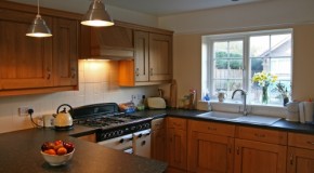 EASY WAYS TO MAKEOVER YOUR KITCHEN